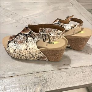 Volatile Women’s Wedge Beige/Multi color sandal